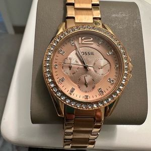 Rose gold fossil women’s watch